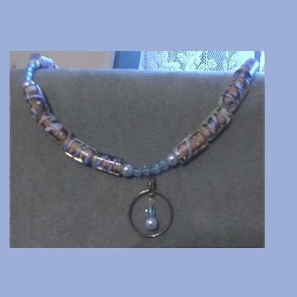 Lovely Glass Bead Necklace - Picture 1 of 2